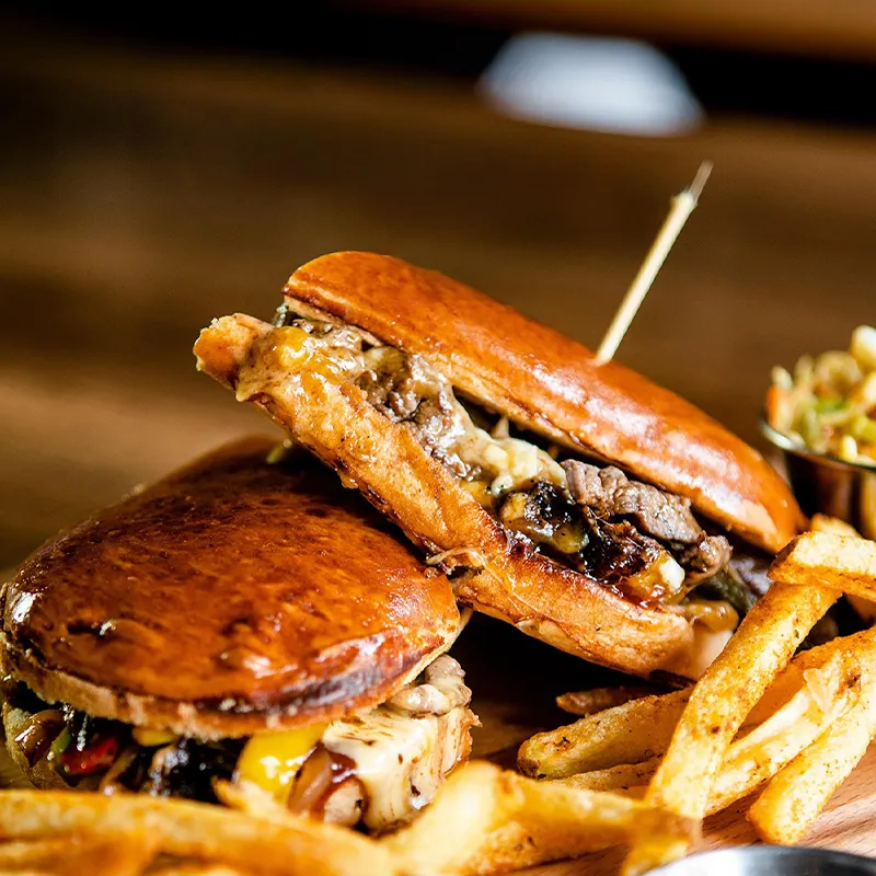 Ray’s Philly Cheese Steak — burger du menu de Ray’s San Francisco à Tanger