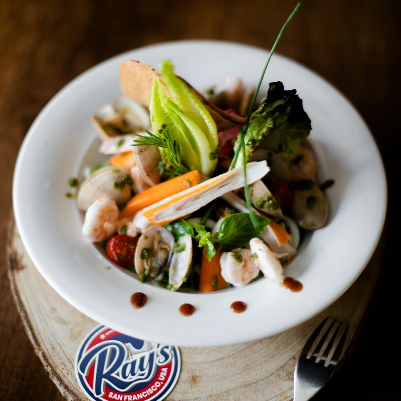 Salade aux Fruits de Mer — salade du menu de Ray’s San Francisco à Tanger